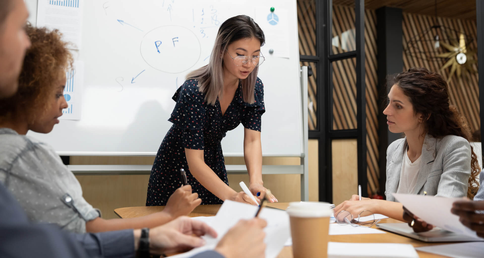 مؤشر السيولة في التداول: دليل شامل لفهم مؤشر MFI وأفضل مؤشرات السيولة