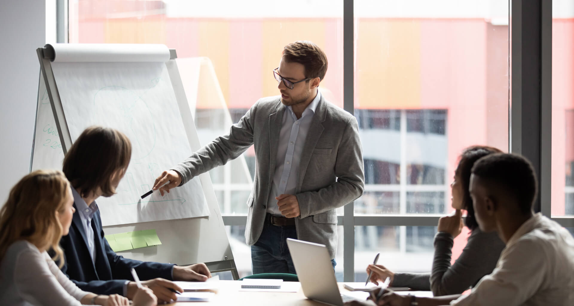 مؤشر السيولة في التداول: دليل شامل لفهم مؤشر MFI وأفضل مؤشرات السيولة